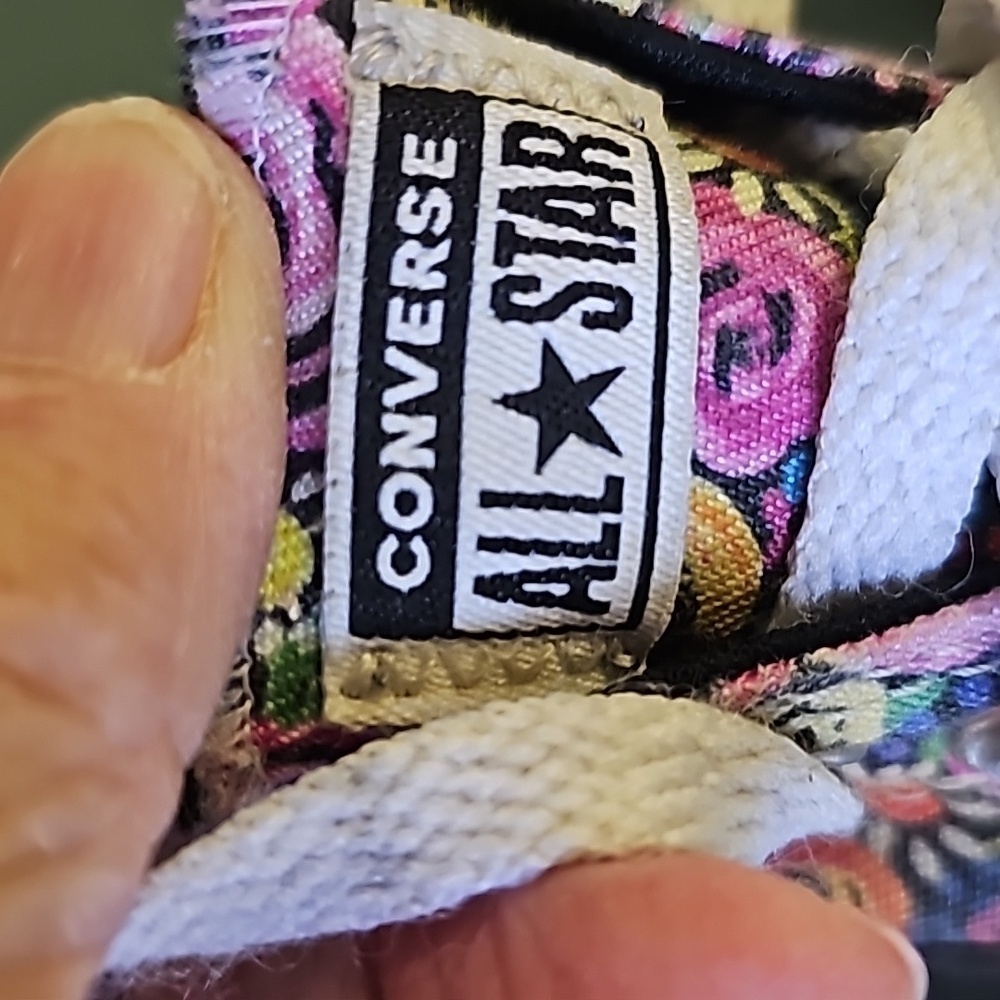 Converse all star baby sneekers, floral print. Size 4. Very good used condition. - Picture 2 of 8